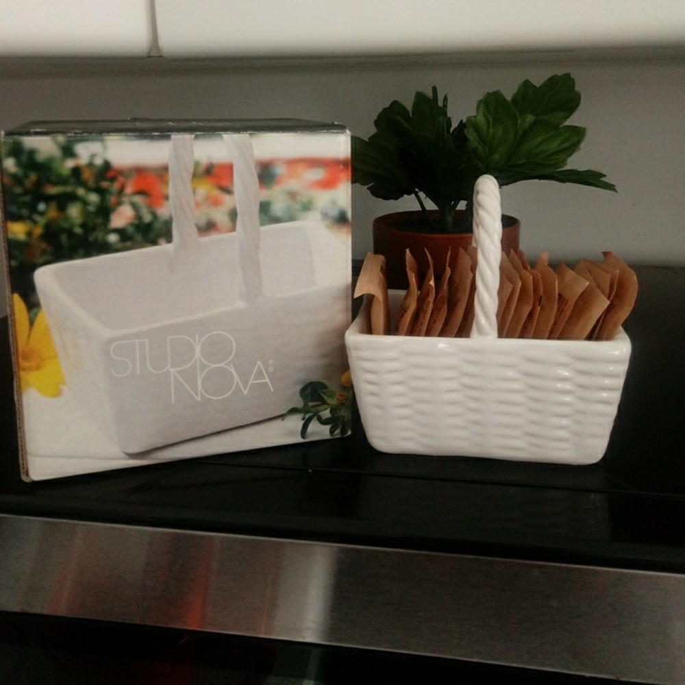 Ceramic Mini Basket w/ FREE Gift